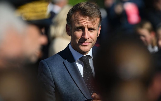 Макрону заблокировали дорогу из-за кортежа Трампа