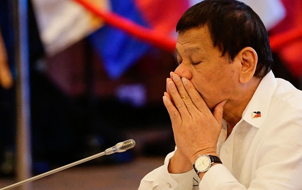 МУС обвиняет экс-президента Филиппин в преступлениях против человечности