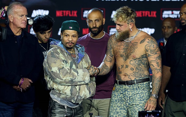 Перша битва поглядів: Пол проти Девіса