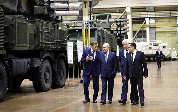 Вперше з початку війни: у РФ почали падати зарплати на підприємствах ВПК