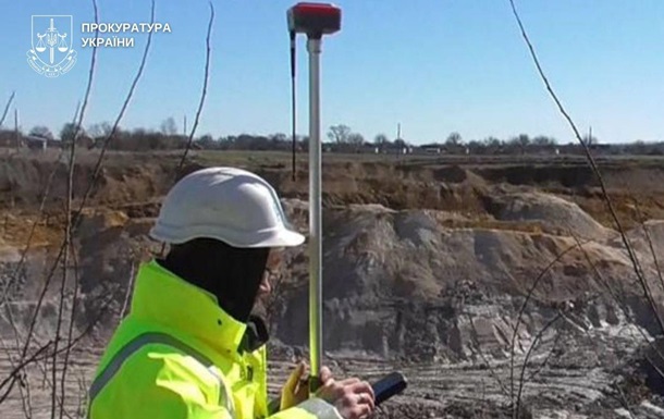 Збитки у 190 млн: на Черкащині викрили незаконний видобуток каолінів