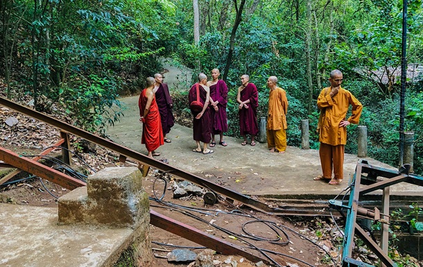 На Шри-Ланке погибли семь монахов