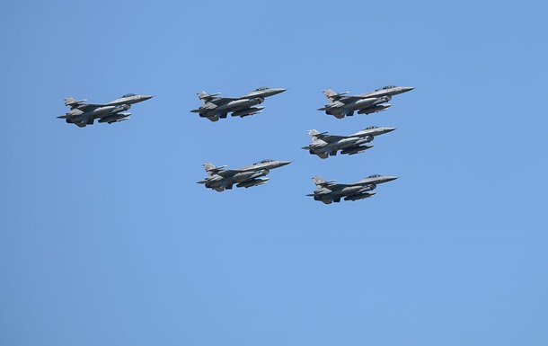 США перехопили російські літаки біля Аляски