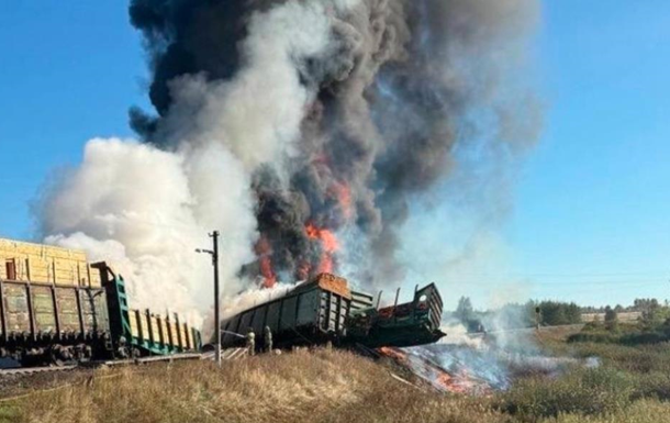 У РФ потяг із паливом спалахнув після жорсткої ДТП