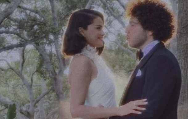 Селена Гомес и Бенни Бланко поженились в Калифорнии