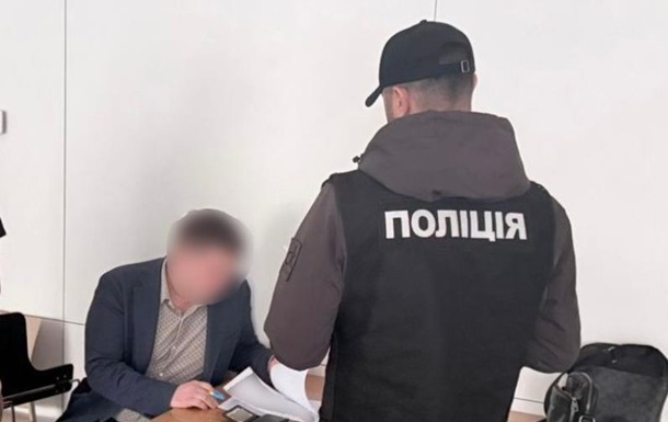 Чиновник КГГА подделывал документы о командировке, чтобы выехать за границу