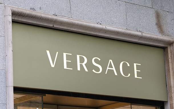 Еврокомиссия разрешила покупку Versace модным домом Prada
