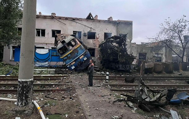 Удары РФ по Украине: пострадало депо в Одессе