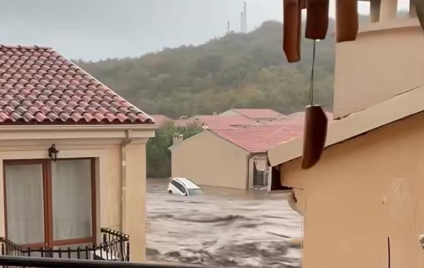 Потужна повінь накрила Болгарію: триває евакуація