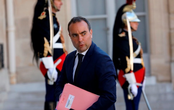 Премьер Франции неожиданно подал в отставку