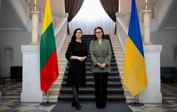 Новый премьер Литвы прибыла с первым визитом в Киев