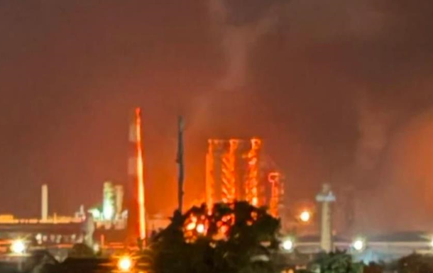 У Росії зупинив роботу один з найбільших НПЗ - ЗМІ