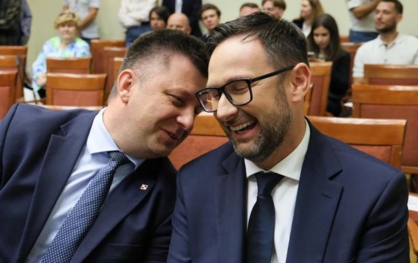 Европарламент снял иммунитет с двух польских депутатов