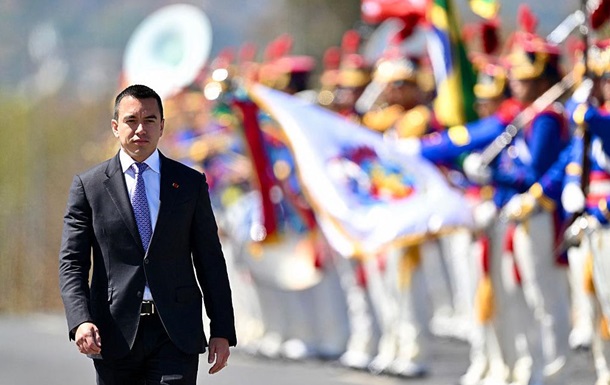 В Еквадорі натовп атакував автомобіль президента