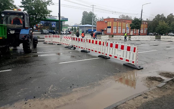В Киеве прорвало водопровод: изменены маршруты троллейбусов