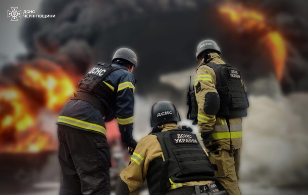 Удар по нафтобазі в Прилуках: вирує сильна пожежа