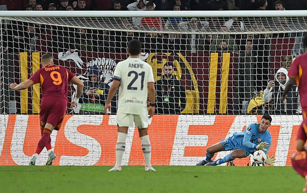 Довбик про епізод з двома незабитими пенальті: Треба було йти бити третій