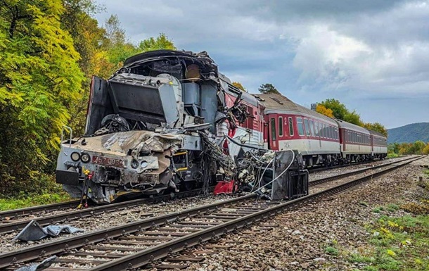 В Словакии столкнулись два поезда: почти 100 пострадавших