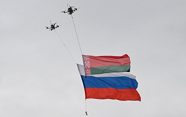 Увеличилось число белорусов, считающих Россию опаснее за США - СВР