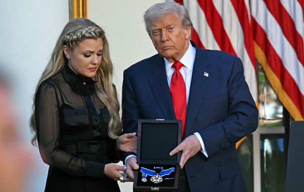 Трамп посмертно наградил Кирка высшей гражданской наградой