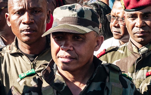 Лидер переворота на Мадагаскаре объявил себя временным президентом