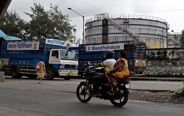 НПЗ Индии готовятся сократить импорт российской нефти - СМИ