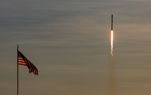 SpaceX запустила 21 супутник зв’язку для армії США