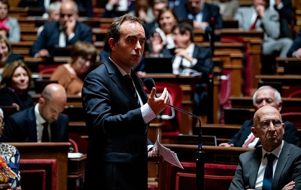 Правительство Франции пережило вотум недоверия