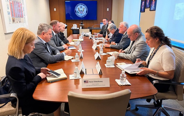 Украинская делегация встретилась с Келлогом