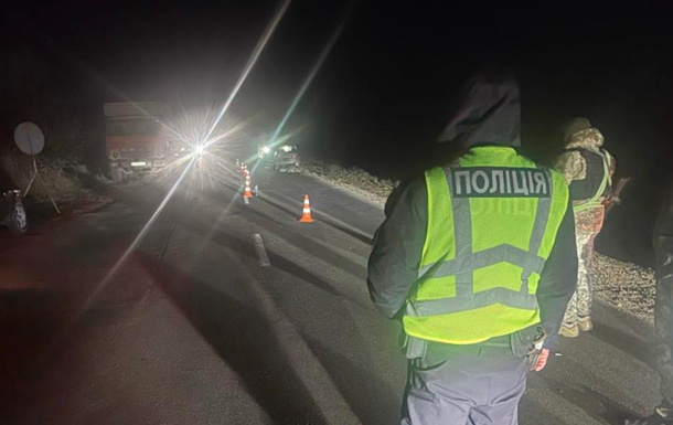 На блокпосту под Одессой фура сбила двух военных