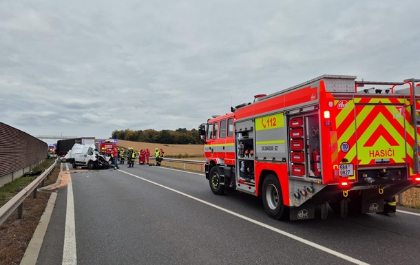 В Австрии столкнулись польский грузовик и автобус: есть погибшие
