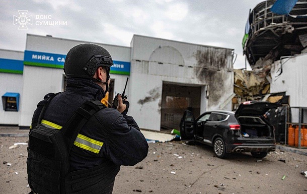 Россияне атаковали дронами АЗС в Сумах, есть раненые