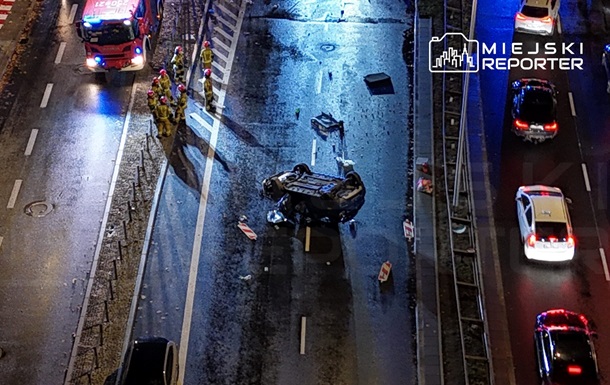 У Варшаві перекинувся автомобіль посольства Росії