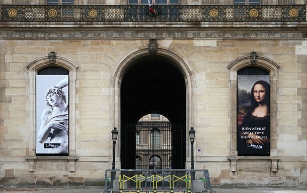 Макрон отреагировал на дерзкое ограбление Лувра