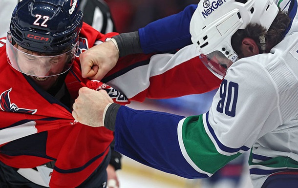 НХЛ: победа Детройта и поражение Вашингтона