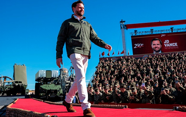 Осколки снаряда попали в кортеж вице-президента США Вэнса