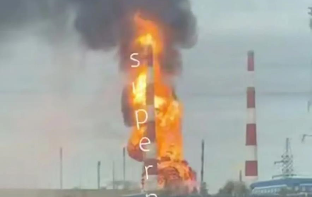 В Оренбурге горит газоперерабатывающий завод