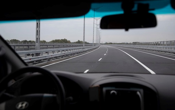 У Києві обмежили рух Подільським мостом під час тривог