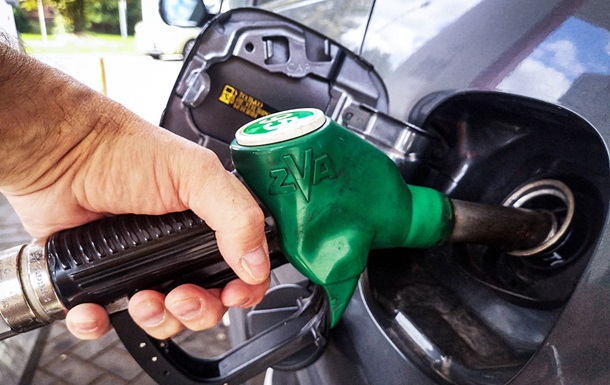 Паливна криза в РФ: ліміт на продаж бензину ввели ще в трьох регіонах