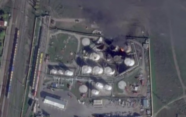 ЗМІ показали знімки ураженої нафтобази в Криму