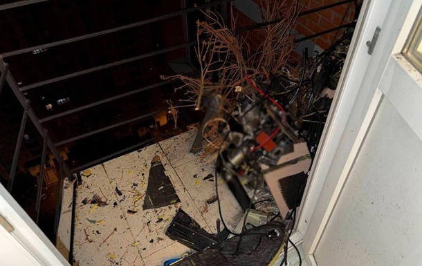 Два нерозірвані дрони дістали із квартир у Києві