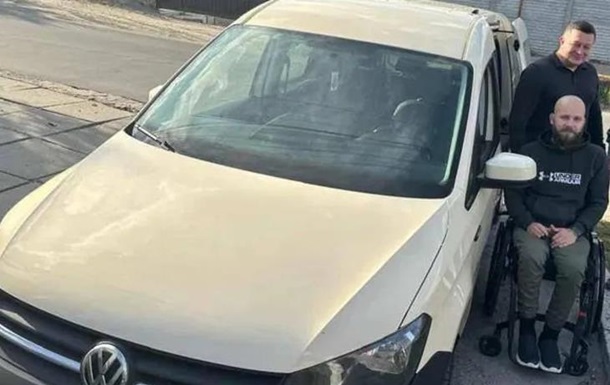 Благодійники передали авто ветерану з інвалідністю