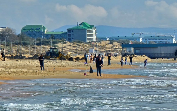 К побережью РФ в Черном море движется пятно с 900 тоннами мазута