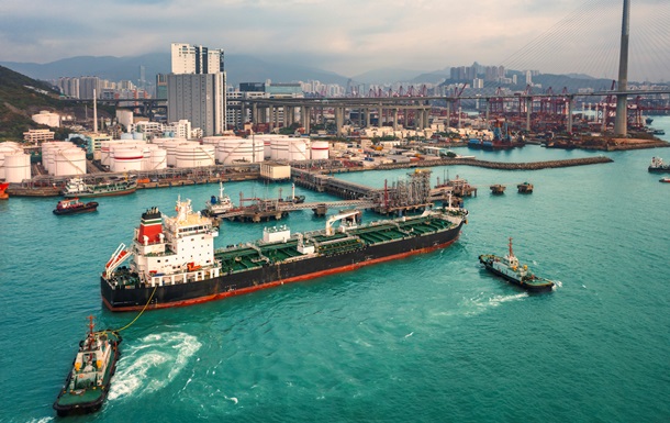 Китай приостановил закупки российской нефти после санкций США - СМИ