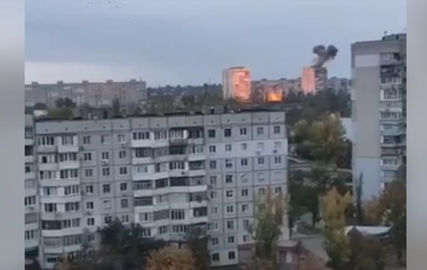 Моменты попаданий в Херсоне показали на видео