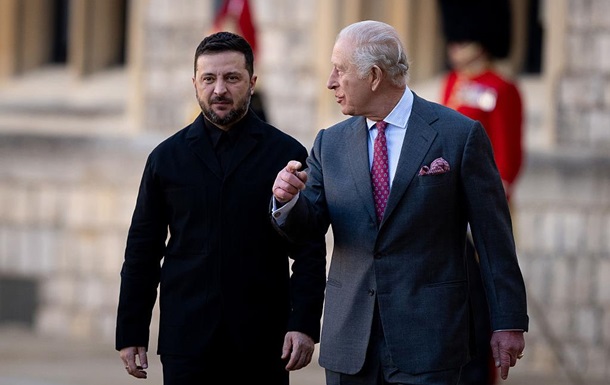 Зеленський прибув у Лондон і зустрівся з королем