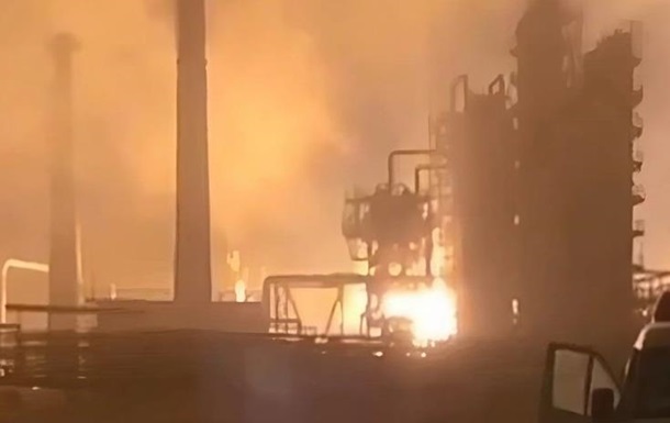 СМИ: Дроны  остановили  работу крупного НПЗ России