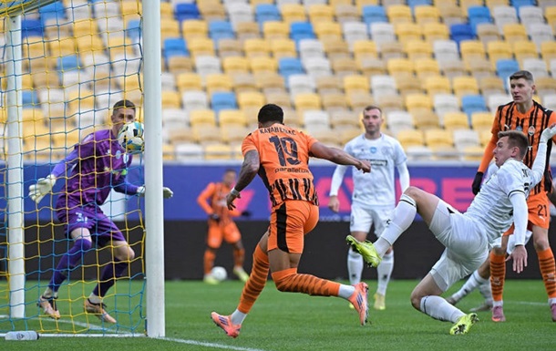 Шахтер забивает четыре сухих мяча Кудровке
