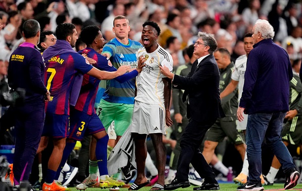 Лунин получил удаление в матче с Барселоной, не проведя даже минуты на поле