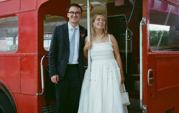 Зірка Гри престолів Айзек Гемпстед Райт одружився